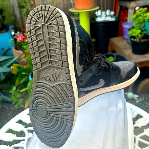 Men’s Air Jordan 1 retro mid SE - Picture 9 of 9